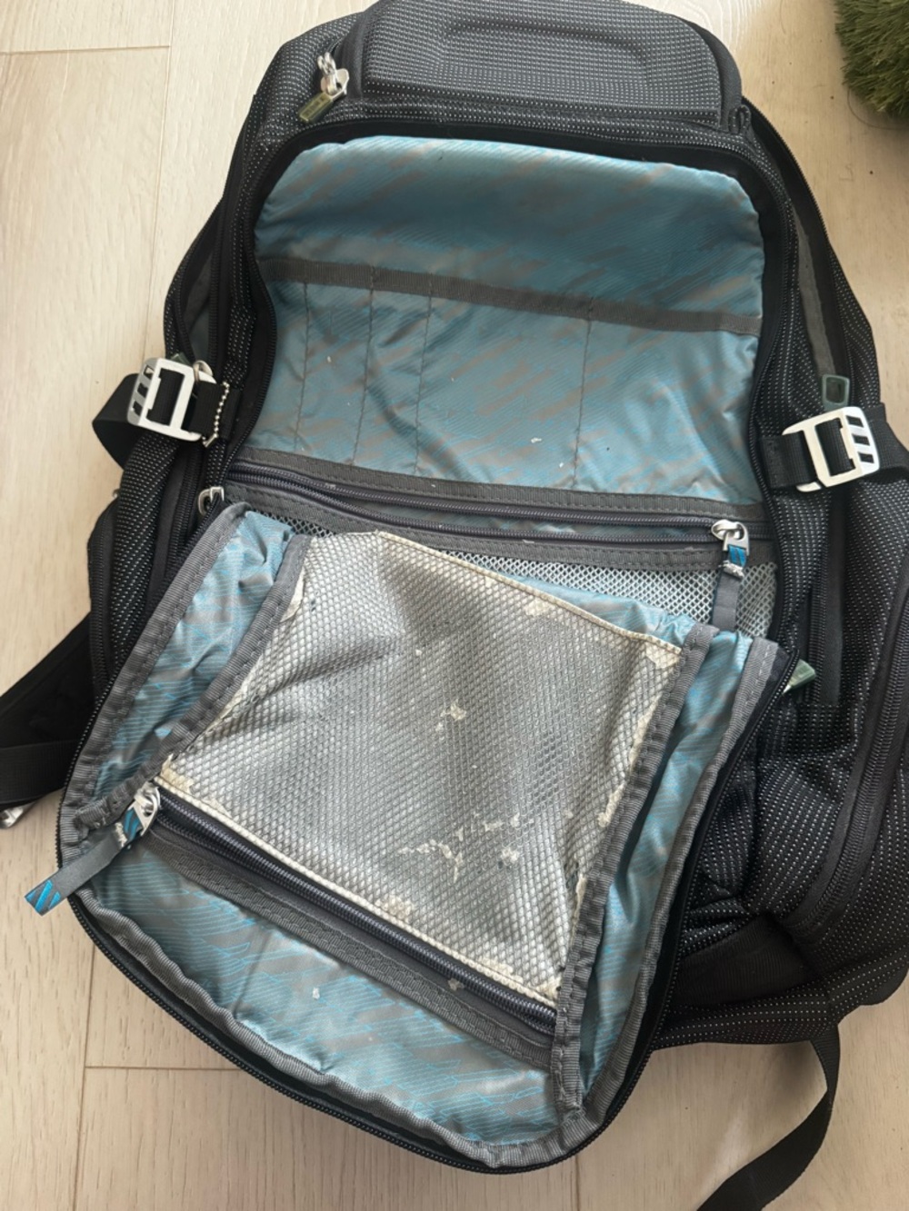Thule Crossover Backpack - Picture 2 of 7
